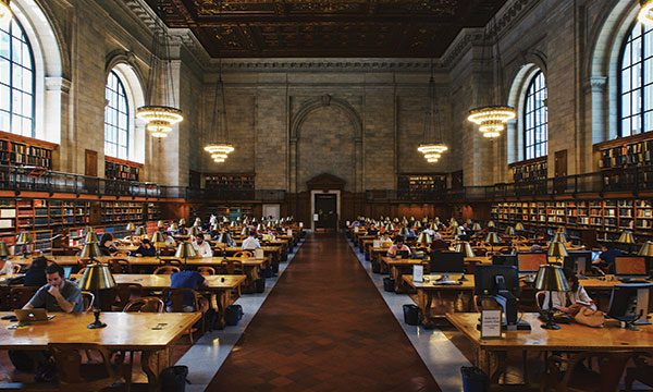 Photo d'une salle de lecture