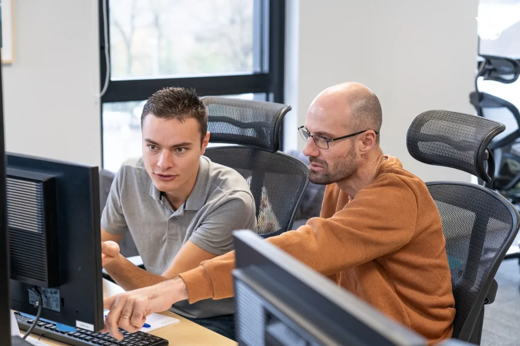 Ingénieurs développement logiciel travaillent en pairing