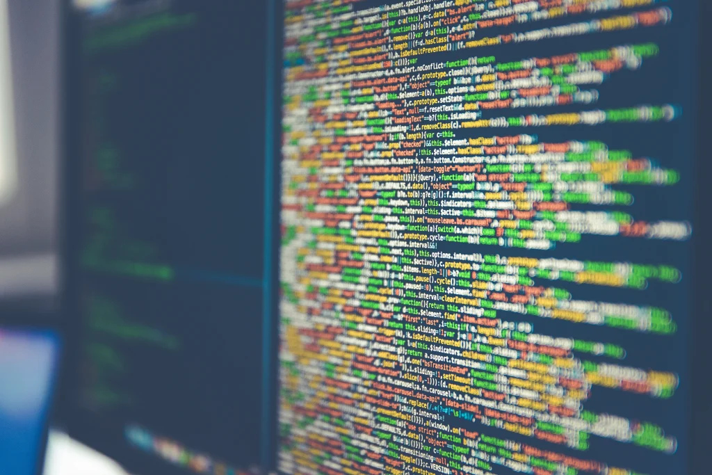 Photo d'un écran de PC contenant des lignes de code pour illustrer EAD 4